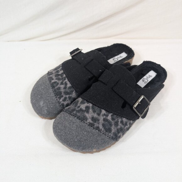 Very G Slip On Shoes - Picture 1 of 3